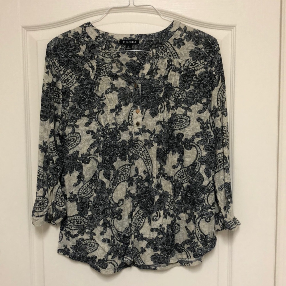 Woman’s rOZ&ALI shirt like use